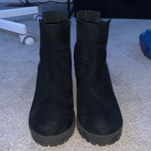 Preloved black boots